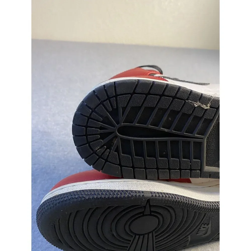 Size 6.5 - Jordan 1 Mid Chicago Black Toe 554724-069‎
